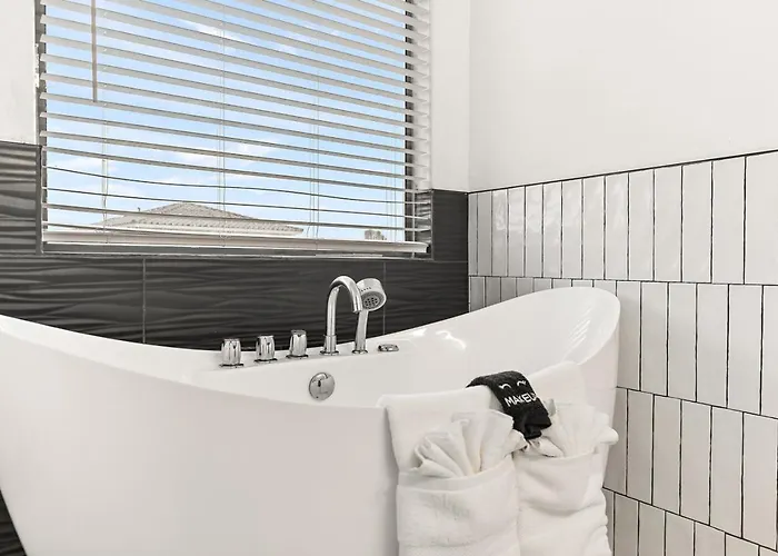 Chill And Relax Luxury Retreat With Pool Game And Steam Holiday home *