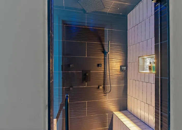 Chill And Relax Luxury Retreat With Pool Game And Steam Holiday home *